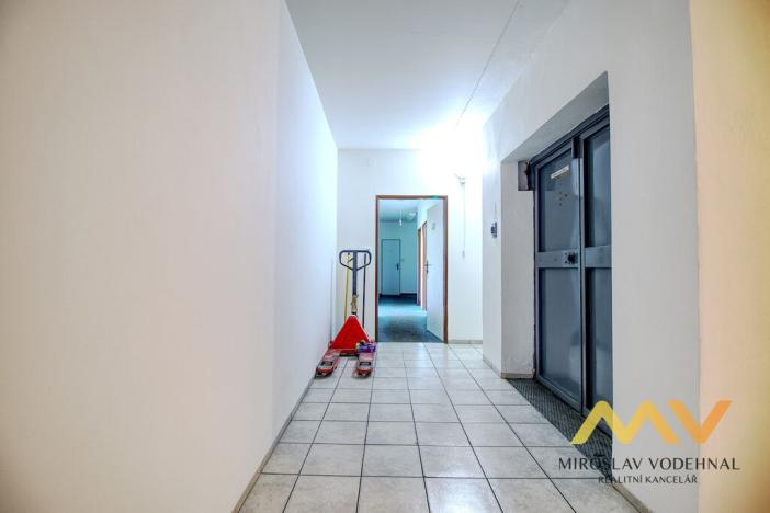 Pronájem skladu, Hradec Králové - Kukleny, Kudrnova, 300 m2