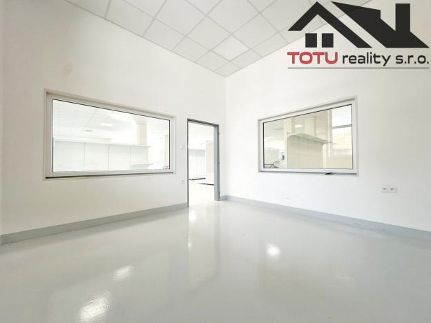 Pronájem obchodního prostoru, Jaroměř, Jezbinská, 391 m2