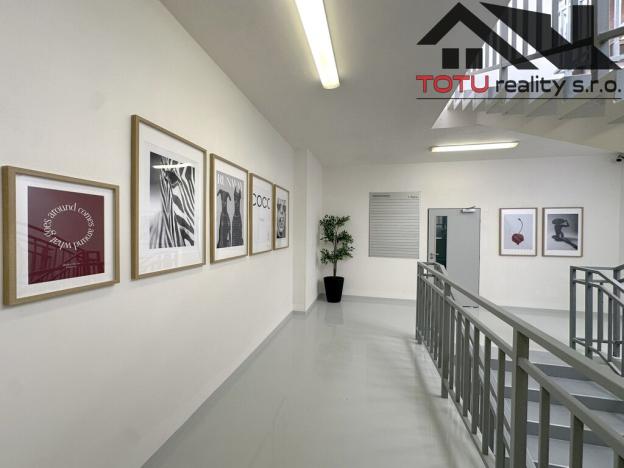 Pronájem obchodního prostoru, Jaroměř, Jezbinská, 391 m2