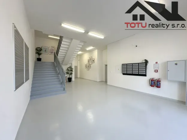 Pronájem obchodního prostoru, Jaroměř, Jezbinská, 391 m2