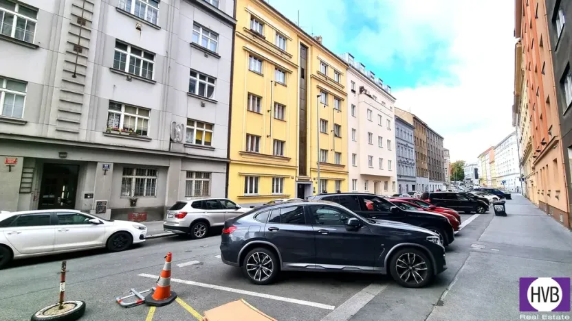 Pronájem bytu 1+kk, Praha, Holandská, 30 m2