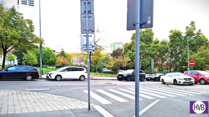 Pronájem bytu 1+kk, Praha, Holandská, 30 m2