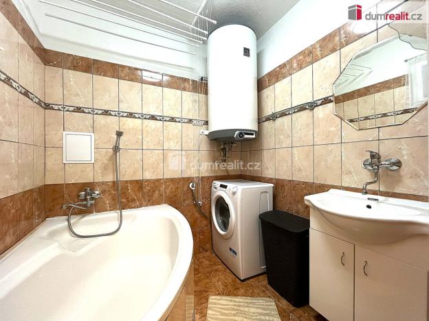 Prodej bytu 2+1, Cheb - Dolní Dvory, Pražská, 64 m2