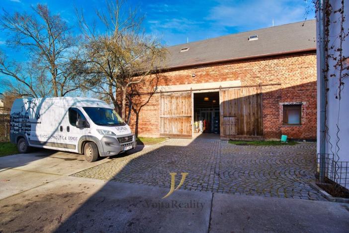 Prodej výrobních prostor, Olomouc - Chomoutov, Dalimilova, 1074 m2