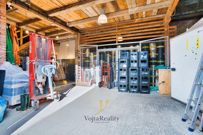 Prodej výrobních prostor, Olomouc - Chomoutov, Dalimilova, 1074 m2