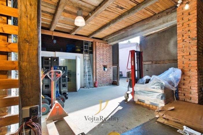 Prodej výrobních prostor, Olomouc - Chomoutov, Dalimilova, 1074 m2