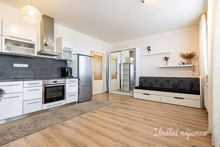 Pronájem bytu 1+kk, Praha - Kyje, Sicherova, 31 m2