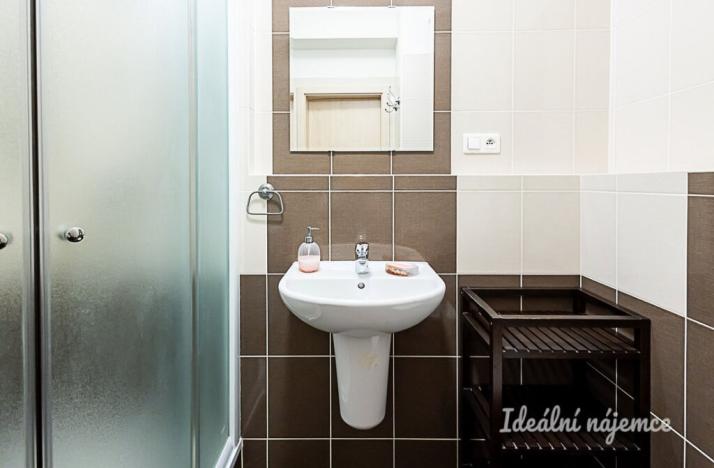 Pronájem bytu 1+kk, Praha - Kyje, Sicherova, 31 m2