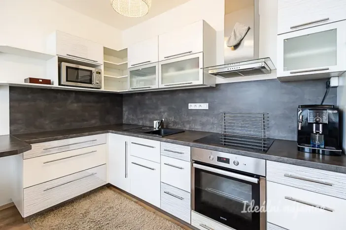 Pronájem bytu 1+kk, Praha - Kyje, Sicherova, 31 m2