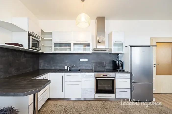 Pronájem bytu 1+kk, Praha - Kyje, Sicherova, 31 m2