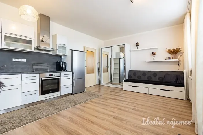 Pronájem bytu 1+kk, Praha - Kyje, Sicherova, 31 m2