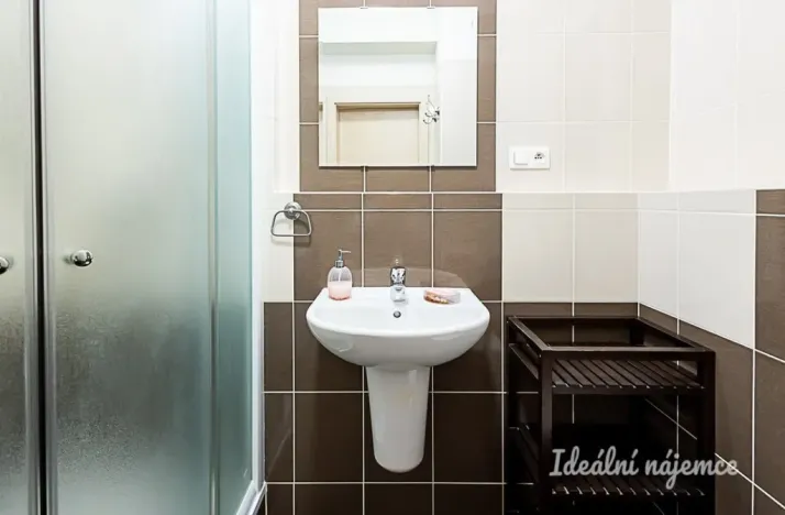 Pronájem bytu 1+kk, Praha - Kyje, Sicherova, 31 m2