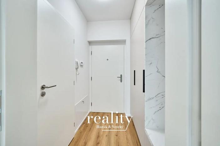 Pronájem bytu 1+kk, Znojmo, Jarošova, 34 m2