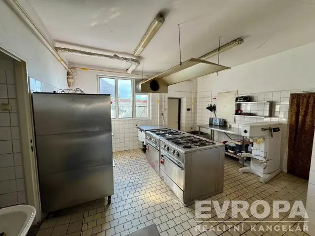 Pronájem restaurace, Plzeň - Doudlevce, Srázná, 90 m2