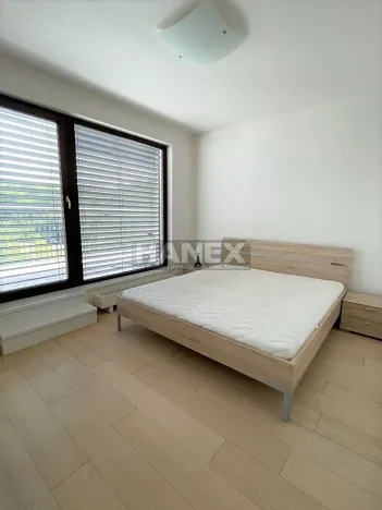 Pronájem bytu 3+kk, Praha - Hloubětín, Nademlejnská, 140 m2