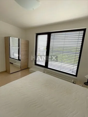 Pronájem bytu 3+kk, Praha - Hloubětín, Nademlejnská, 140 m2