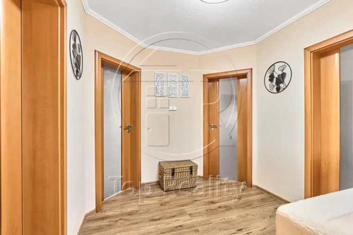 Prodej rodinného domu, Ostrov, 210 m2