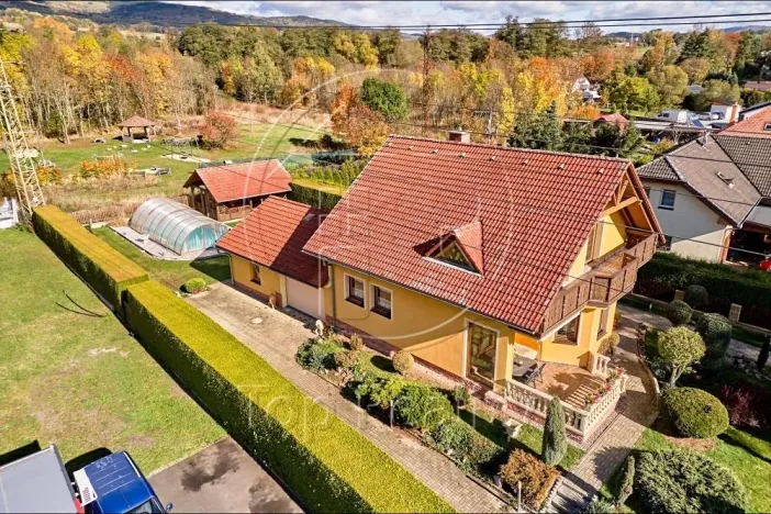 Prodej rodinného domu, Ostrov, 210 m2