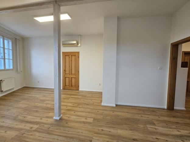 Pronájem kanceláře, Praha, Vinopalnická, 104 m2