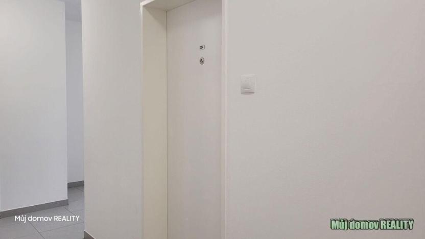 Prodej bytu 1+kk, Praha - Uhříněves, Bečovská, 32 m2