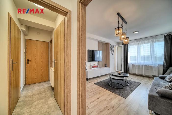 Prodej bytu 2+1, Lošany, 51 m2