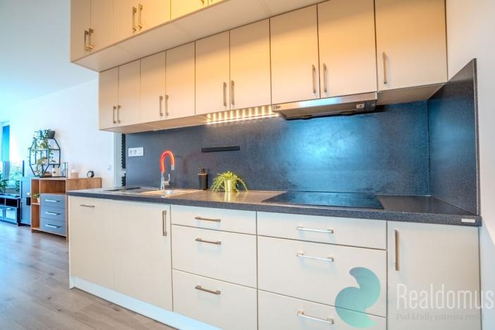 Prodej bytu 2+kk, Praha, Zvěřinova, 60 m2