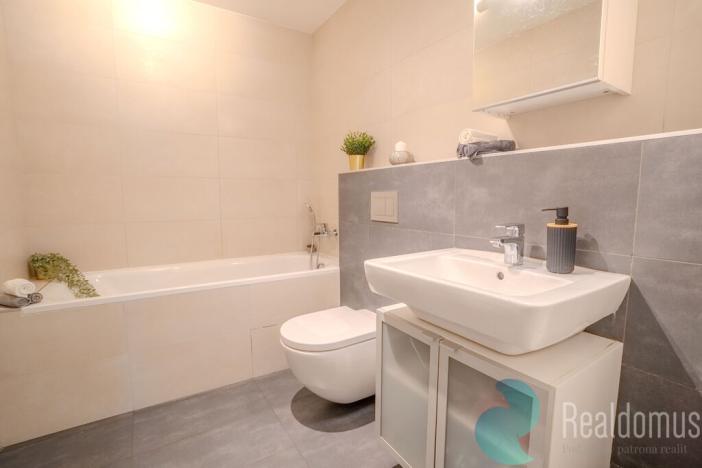 Prodej bytu 2+kk, Praha, Zvěřinova, 60 m2