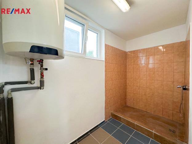 Pronájem garáže, Praha - Vinoř, Rosická, 69 m2