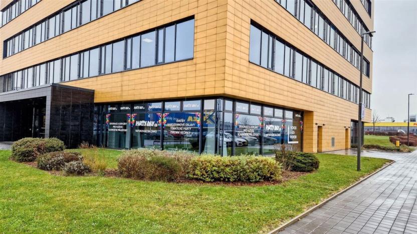 Pronájem obchodního prostoru, Praha - Horní Počernice, Sezemická, 312 m2