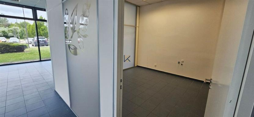 Pronájem obchodního prostoru, Praha - Horní Počernice, Sezemická, 312 m2