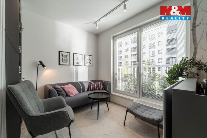 Prodej bytu 1+kk, Praha - Uhříněves, Oty Bubeníčka, 32 m2