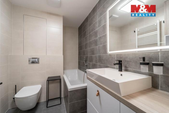 Prodej bytu 1+kk, Praha - Uhříněves, Oty Bubeníčka, 32 m2