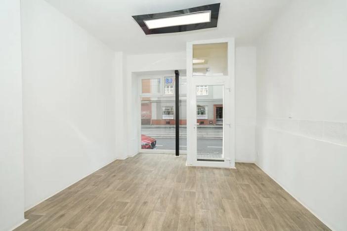 Pronájem obchodního prostoru, Ostrava, 28. října, 22 m2