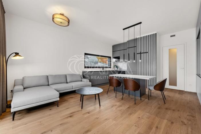 Pronájem bytu 2+kk, Praha - Troja, Pod Hrachovkou, 61 m2