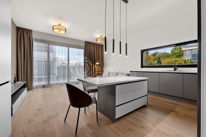 Pronájem bytu 2+kk, Praha - Troja, Pod Hrachovkou, 61 m2