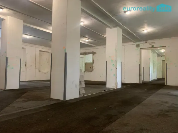 Pronájem skladu, Karlovy Vary, Sokolovská, 700 m2