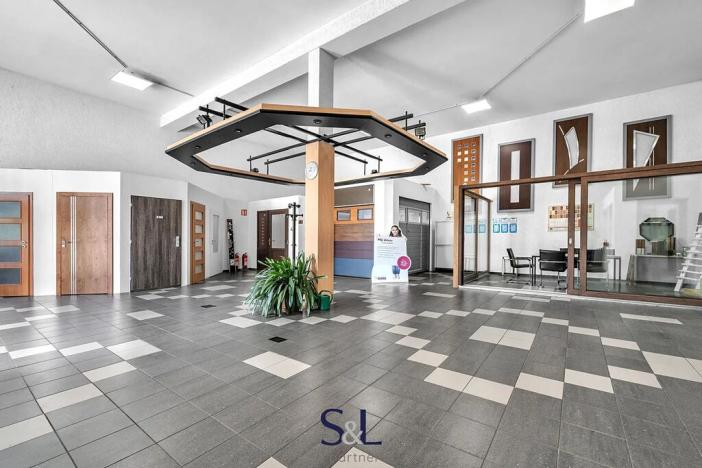 Prodej výrobních prostor, Milovice, Italská, 1819 m2