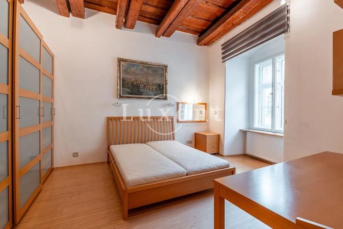 Pronájem bytu 2+1, Praha - Malá Strana, Mostecká, 80 m2