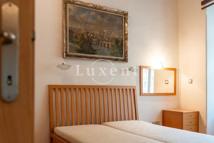 Pronájem bytu 2+1, Praha - Malá Strana, Mostecká, 80 m2