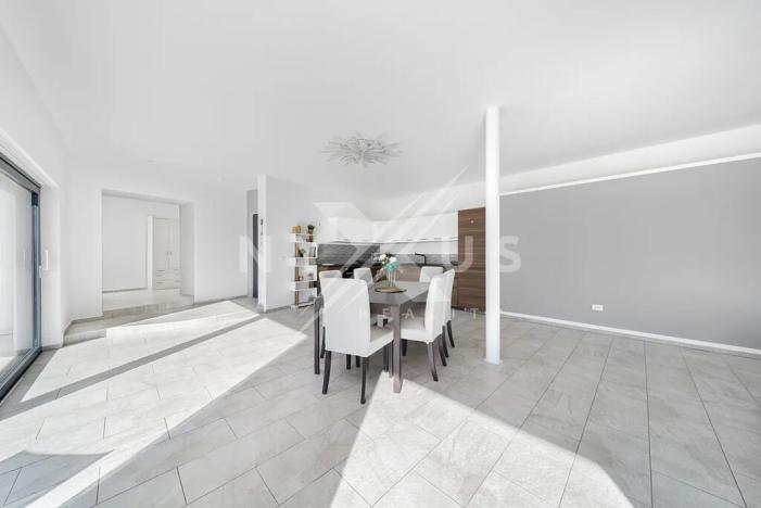 Prodej rodinného domu, Krakovany, 163 m2