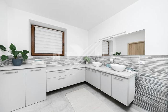 Prodej rodinného domu, Krakovany, 163 m2