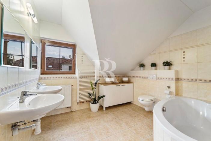 Prodej rodinného domu, Libčany, 280 m2