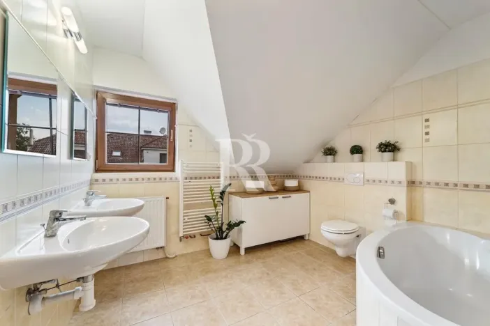 Prodej rodinného domu, Libčany, 280 m2