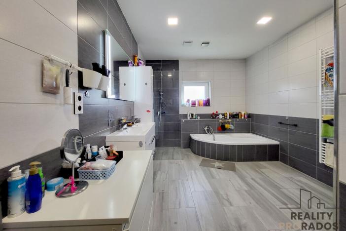 Prodej rodinného domu, Hrádek, 165 m2