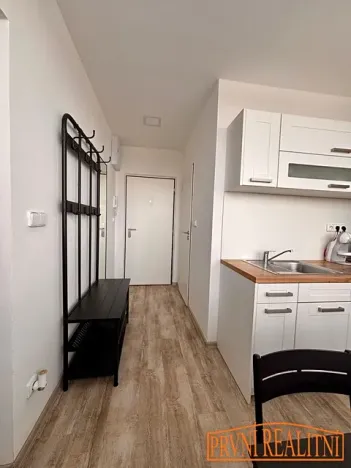 Pronájem bytu 1+1, Uherský Brod, nám. 1. máje, 29 m2