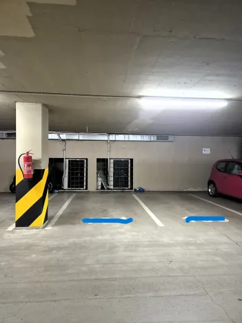 Pronájem garážového stání, Praha - Vinohrady, Korunní, 13 m2