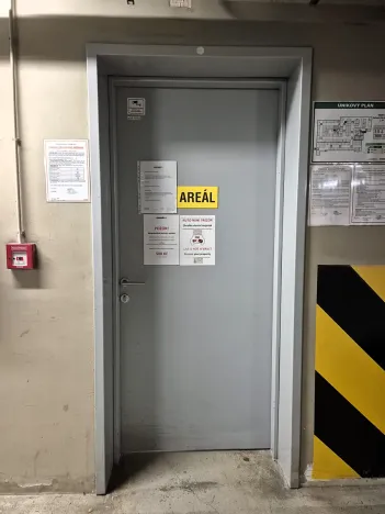 Pronájem garážového stání, Praha - Vinohrady, Korunní, 13 m2