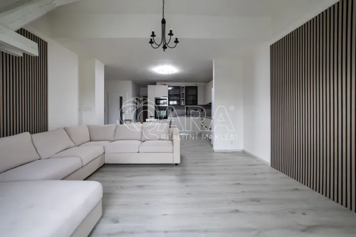 Prodej bytu 5+kk, Holubice, Za Dvorem, 117 m2