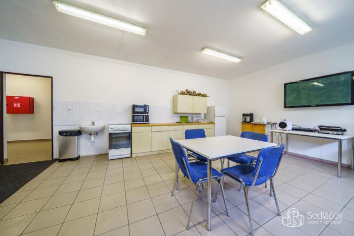 Prodej výrobních prostor, Krásno, Kladenská, 4900 m2