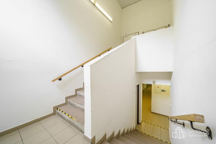 Prodej výrobních prostor, Krásno, Kladenská, 4900 m2